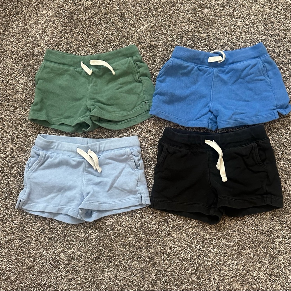 Primary track shorts. Set of 4.